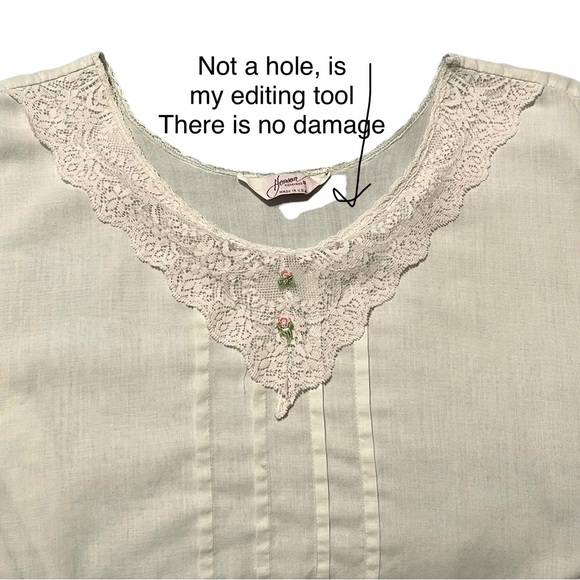 Vintage Henson Kickernick Lace Collared Nightgown with Lace Pockets and Pintuck. - Picture 6 of 9